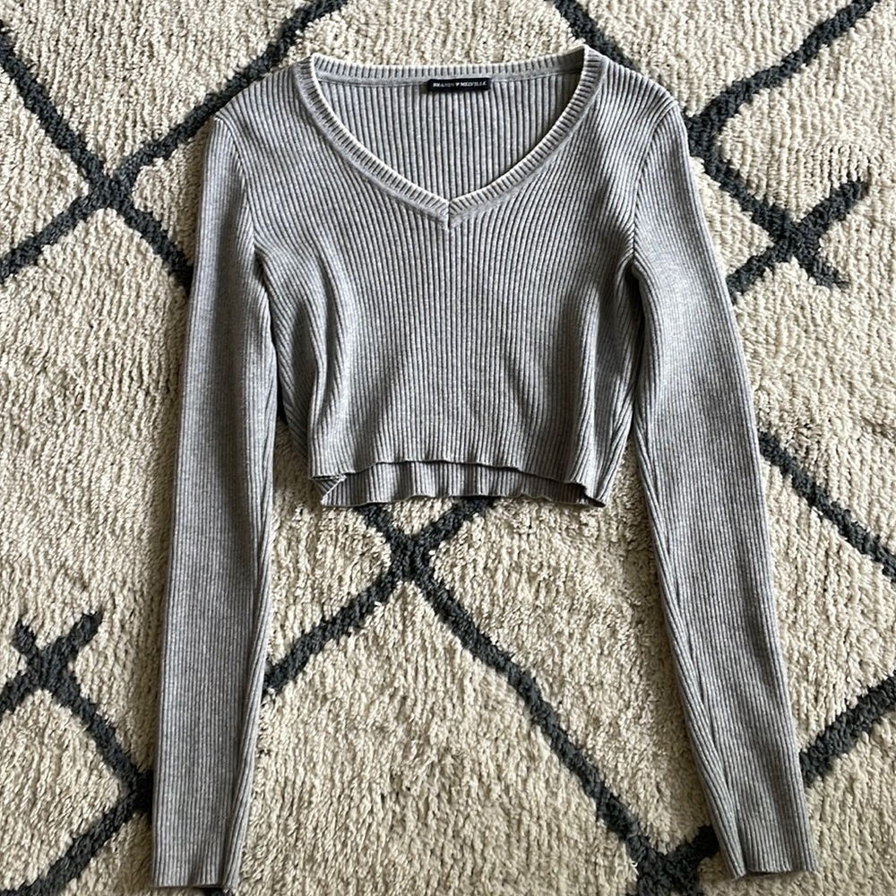 Brandy Melville cropped sweater